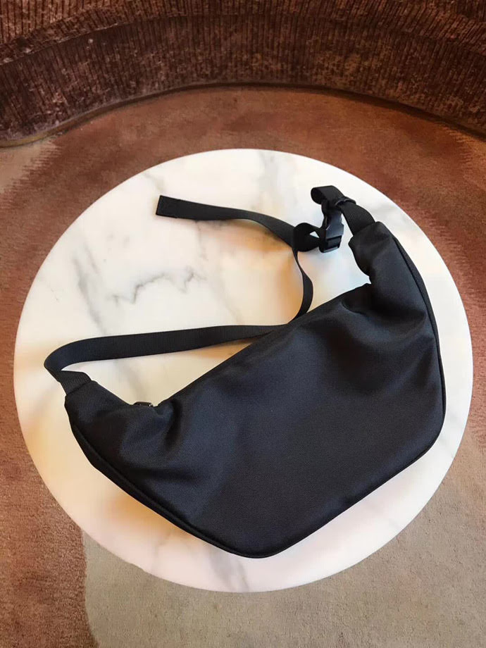 BALENCIAG巴黎世家 實用腰包款 防水面料  BL1398